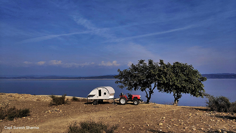 <img src="pong dam caravan campervan himachal pradesh holidays.jpeg" alt="pong dam caravan motorhome campervan in himachal for offbeat outdoor nomadic camp corona safe holiday social distancing">