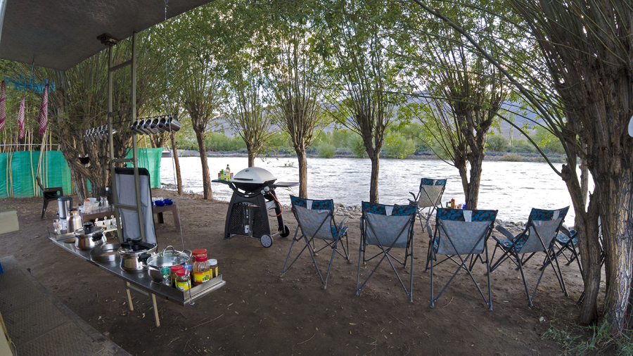 <img src="veg food in leh ladakh river camping ladakh.jpeg" alt="best veg food weber barbecue in leh ladakh offbeat location riverside caravan campervan for family holidays rejuvenate">