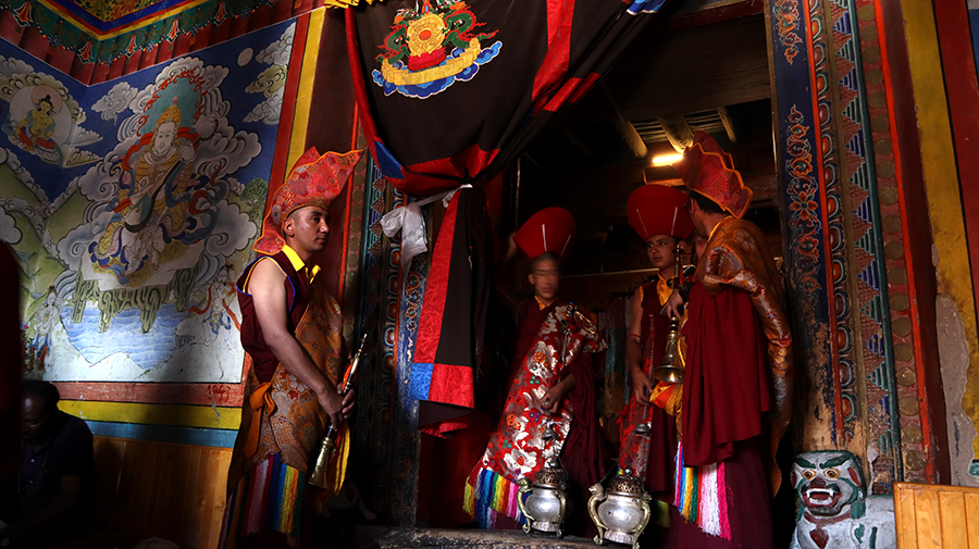<img src="photo tour motorhome camperan hemis festival ladakh.jpeg" alt="photo tour hemis festival caravan campervan vacation covid corona safe soft adventure ladakh overlanding holiday onboard overland truck india">   