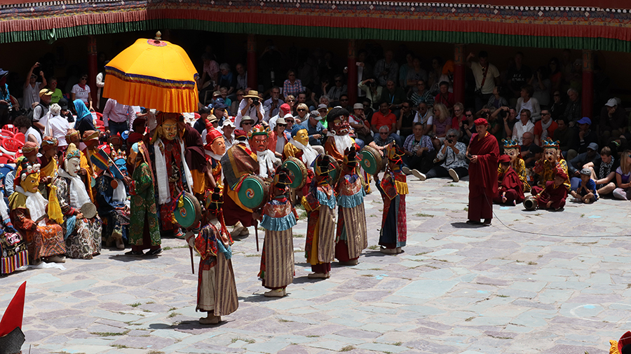 <img src="hemis festival photo tour in campervan ladakh.jpeg" alt="best photo tour with caravan campervan offbeat vacation covid19 corona safe nomadic overlanding holiday onboard overland truck hemis festival ladakh india"> 