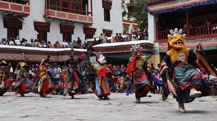 <img src="photo tour motorhome camperan hemis festival ladakh.jpeg" alt="photo tour hemis festival caravan campervan vacation soft adventure ladakh overlanding holiday onboard overland truck india">  