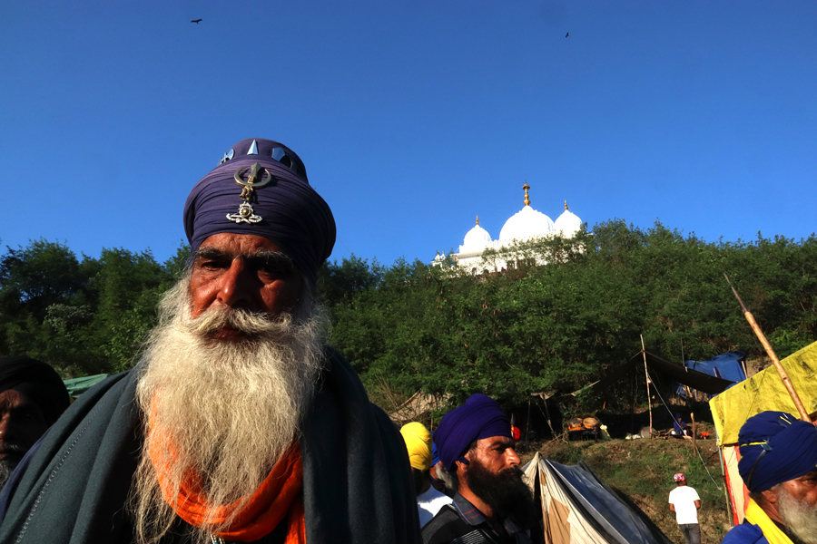 old nihang sikh warrior at anandpur sahab, hola mohalla in punjab.