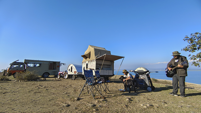 offbeat holidays for young girls boys gen-z youth at pong dam with caravan motorhome campervan in himachal for experiential outdoor nomadic mobile camp.