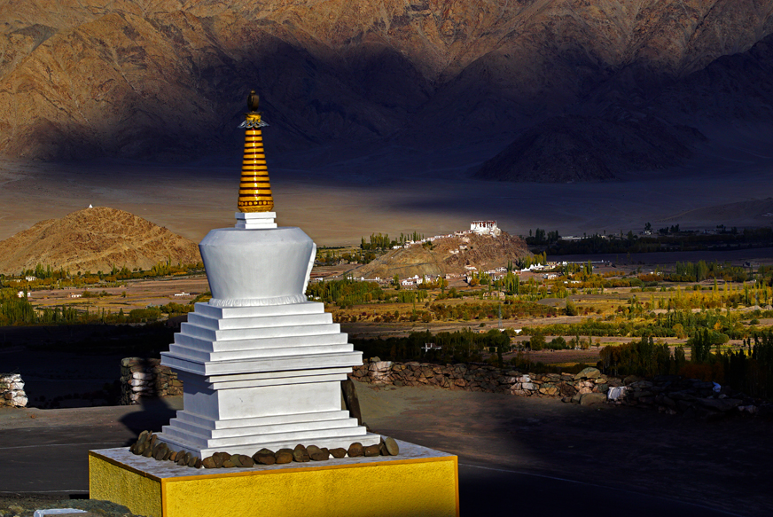 <img src="photo tour landscape in ladakh caravan.jpeg" alt="best photo tour for landscape astrophotography escorted curated and guided with caravan campervan ladakh in offbeat camp on the banks of river indus">    