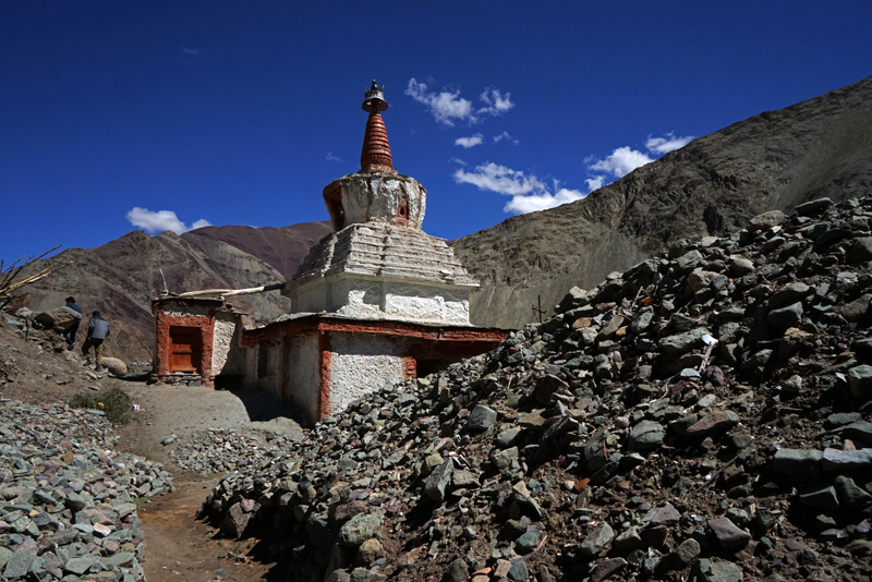 img src="caravan campervan photo tour ladakh.jpeg" alt="photo tour ladakh in fall colours of autumn with caravan campervan overlanding holiday in wilderness onboard overland truck ladakh covid19 corona safe soft adventure india">     