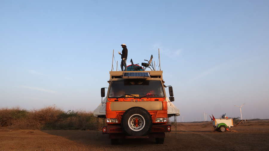 img src="caravan campervan beach holidays kutch india.jpeg" alt="campervan caravan familyvacation overlanding beach holiday onboard overland truck vanlife in wilderness of kutch gujarat for vacation corona safe soft adventure pingleshwar gujarat india">