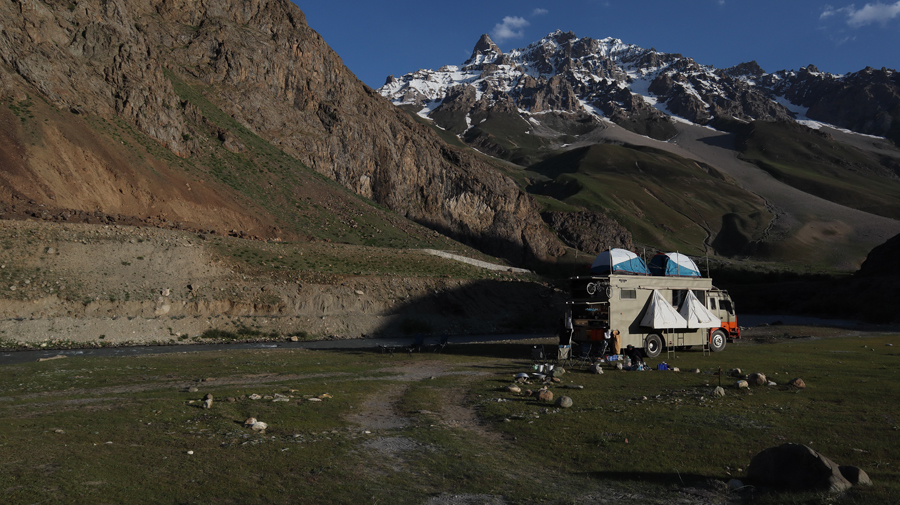 <img src="caravan corona virus safe holidays campervan RV.jpeg" alt="caravan campervan overland truck rv recreational vehicle motorhome safe from corona virus luxury offbeat vanlife unique experience of outdoor nomadic overlanding hygienic camp holiday away from tourists to relax unwind quiet place riverbank sand dunes beach himachal ladakh rajasthan gujarat kutch india">  