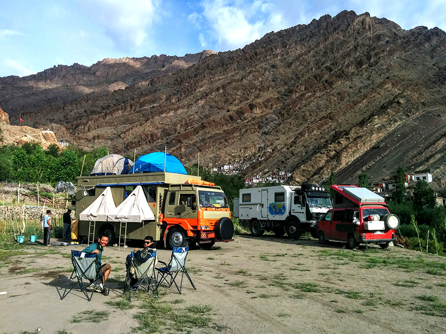 img src="caravan recreational vehicle offbeat holidays.jpeg" alt="caravan campervan motorhome vacation overlanding holiday onboard overland truck vanlife with weber barbecue grill food experience wilderness at sunset sunrise for best family vacation barot valley himachal pradesh ladakh kutch gujarat jaisalmer rajasthan covid19 corona safe soft adventure india">