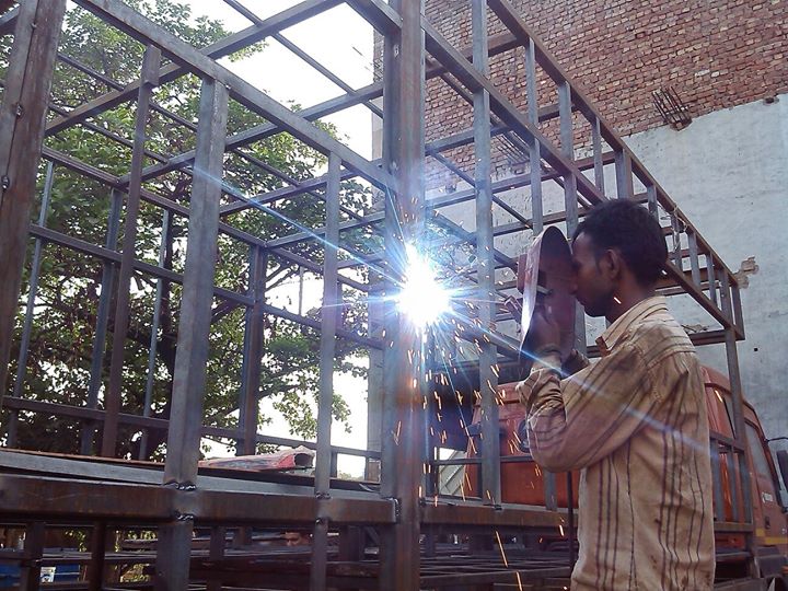 best designing fabrication facility for caravan campervan luxury vanlife specially designed for outdoor overlanding offbeat camp himachal, ladakh, rajasthan kutch gujarat, punjab.