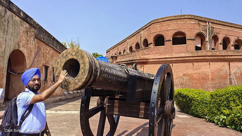 src="Zamzama Gun gg qila gobindgarh fort amritsar sikh heritage.jpeg" alt="Zamzama Gun cannon gg qila gobindgarh fort sikh heritage punjabi culture amritsar india">