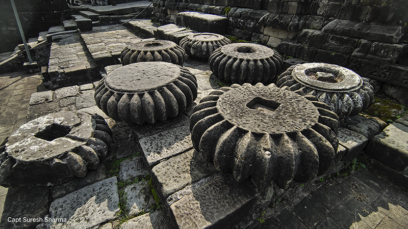 ruins of temple pillars at kangra fort.