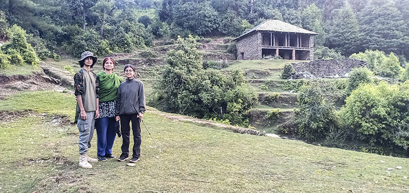 a small family on walking trail and trekking barot valley yoga in himachal for offbeat locations with nature camp corona safe holiday social distancing.